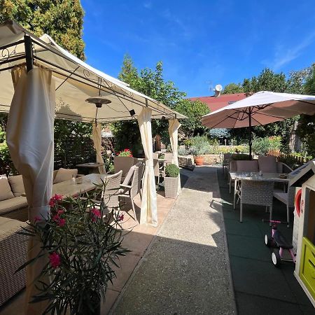 Maria Penzion & Restaurant Trenčín エクステリア 写真