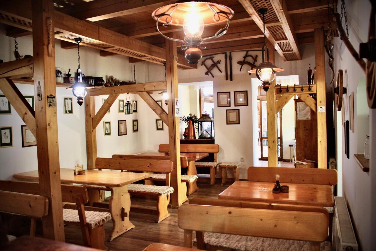 Maria Penzion & Restaurant Trenčín エクステリア 写真