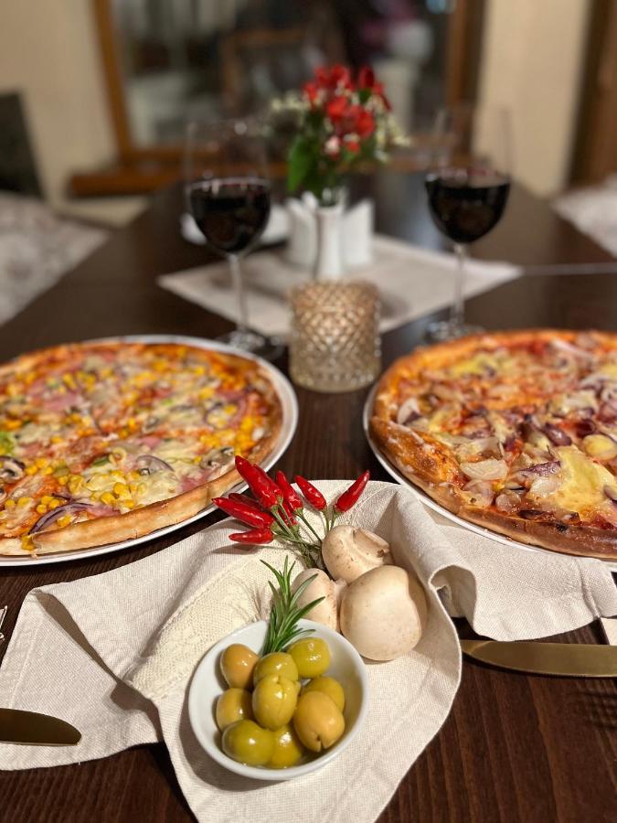 Maria Penzion & Restaurant Trenčín エクステリア 写真
